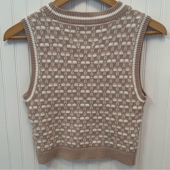 Abercrombie & Fitch Sweater Vest - Picture 3 of 6
